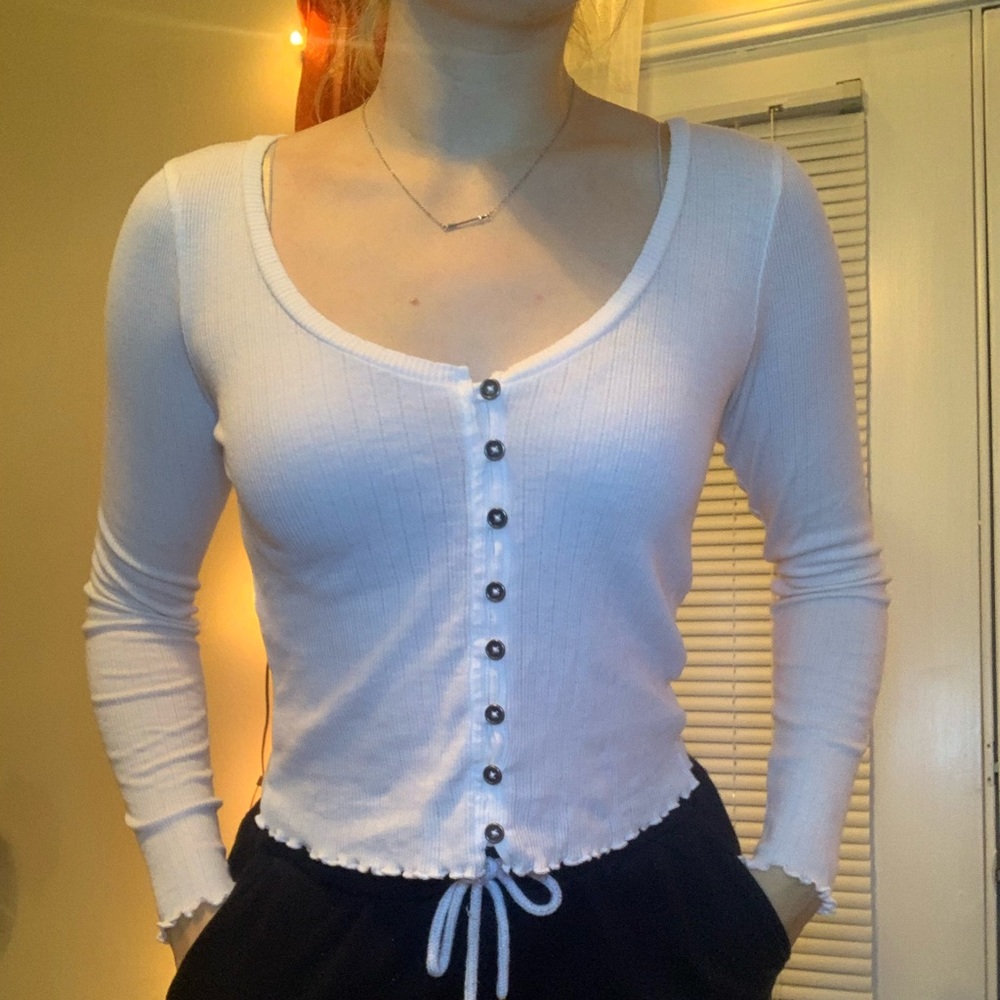 White long sleeve crop top